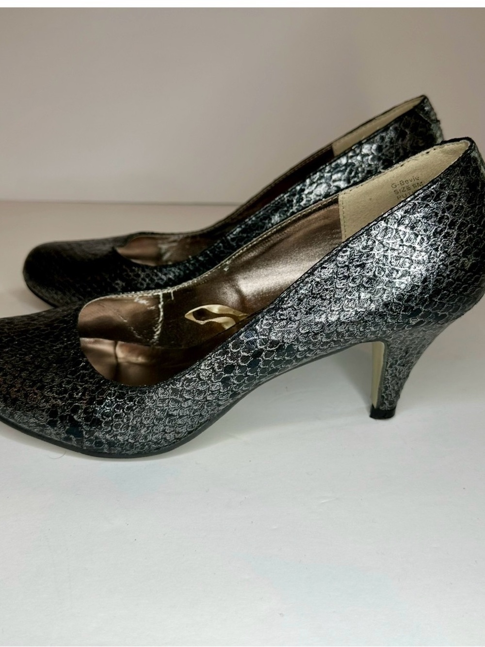 Madden Girl Metallic Black Textured Faux Snakeskin Pump for Women- Size 9